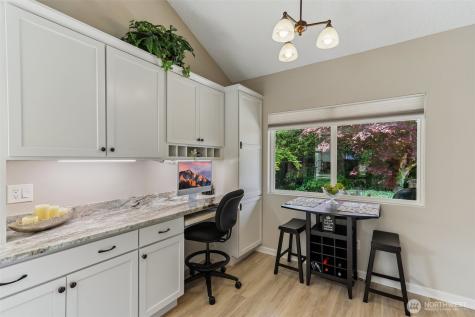 18906 SE 44th Place Issaquah WA 98027