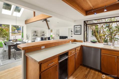 10622 184th Avenue NE Redmond WA 98052