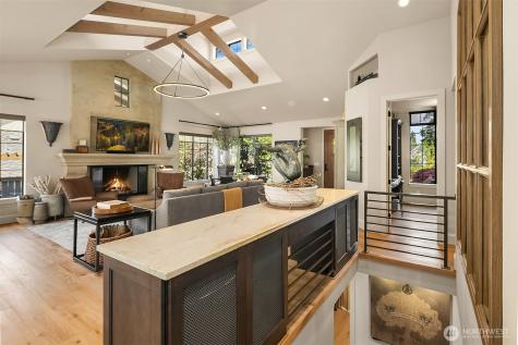 525 16th Avenue W Kirkland WA 98033