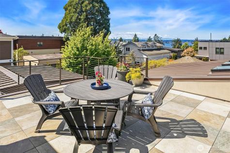 525 16th Avenue W Kirkland WA 98033