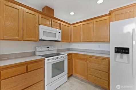 402 NW 12th Loop Oak Harbor WA 98277