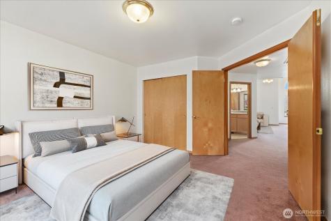 402 NW 12th Loop Oak Harbor WA 98277