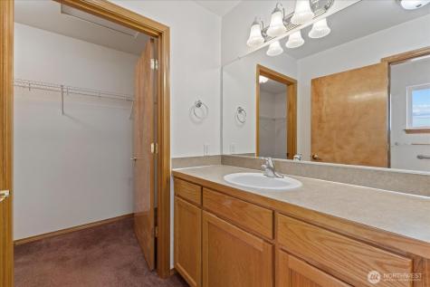 402 NW 12th Loop Oak Harbor WA 98277