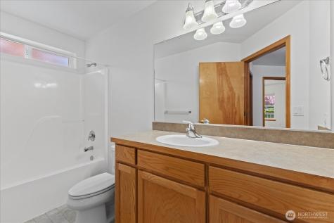 402 NW 12th Loop Oak Harbor WA 98277