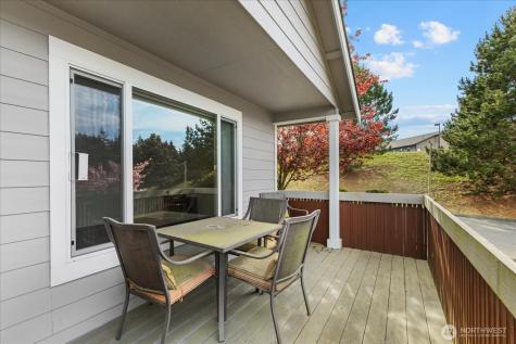 402 NW 12th Loop Oak Harbor WA 98277