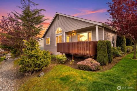 402 NW 12th Loop Oak Harbor WA 98277