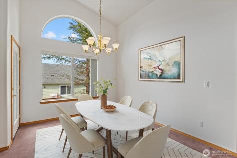402 NW 12th Loop Oak Harbor WA 98277