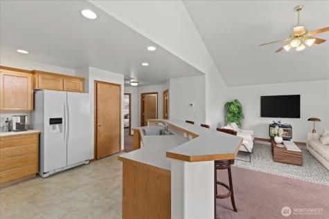 402 NW 12th Loop Oak Harbor WA 98277