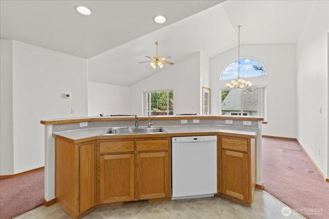 402 NW 12th Loop Oak Harbor WA 98277