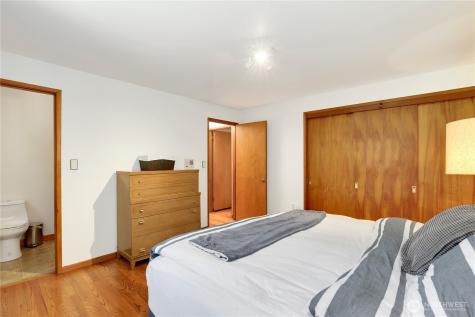 20405 1st Avenue S Normandy Park WA 98198