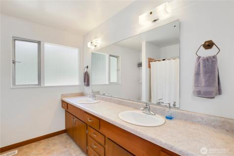 20405 1st Avenue S Normandy Park WA 98198