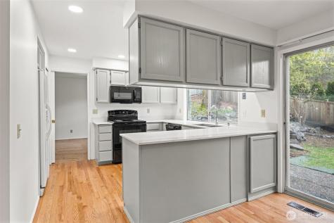 28813 14th Avenue S Federal Way WA 98003