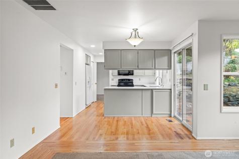28813 14th Avenue S Federal Way WA 98003
