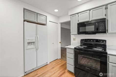 28813 14th Avenue S Federal Way WA 98003