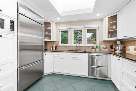 24215 75th Avenue SE Woodinville WA 98072