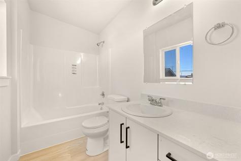 476 SE Barrington Drive Oak Harbor WA 98277