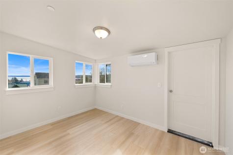 476 SE Barrington Drive Oak Harbor WA 98277