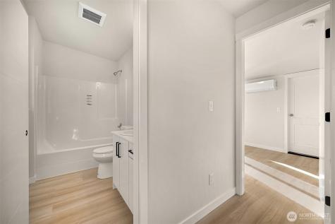 476 SE Barrington Drive Oak Harbor WA 98277