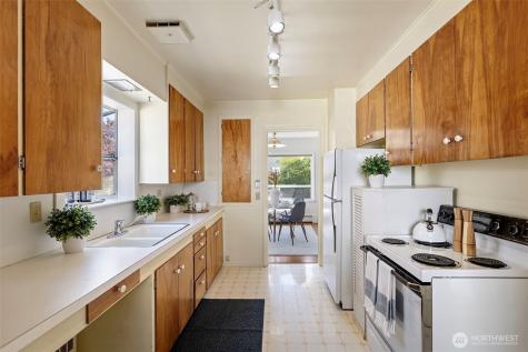 4812 SW Stevens Street Seattle WA 98116