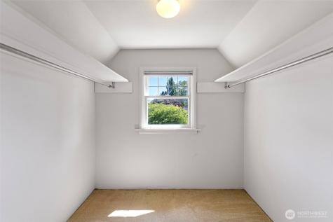 4812 SW Stevens Street Seattle WA 98116