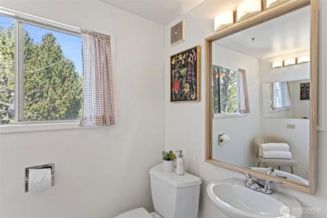 4812 SW Stevens Street Seattle WA 98116