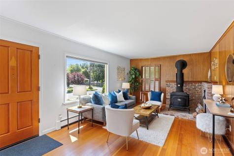 4812 SW Stevens Street Seattle WA 98116