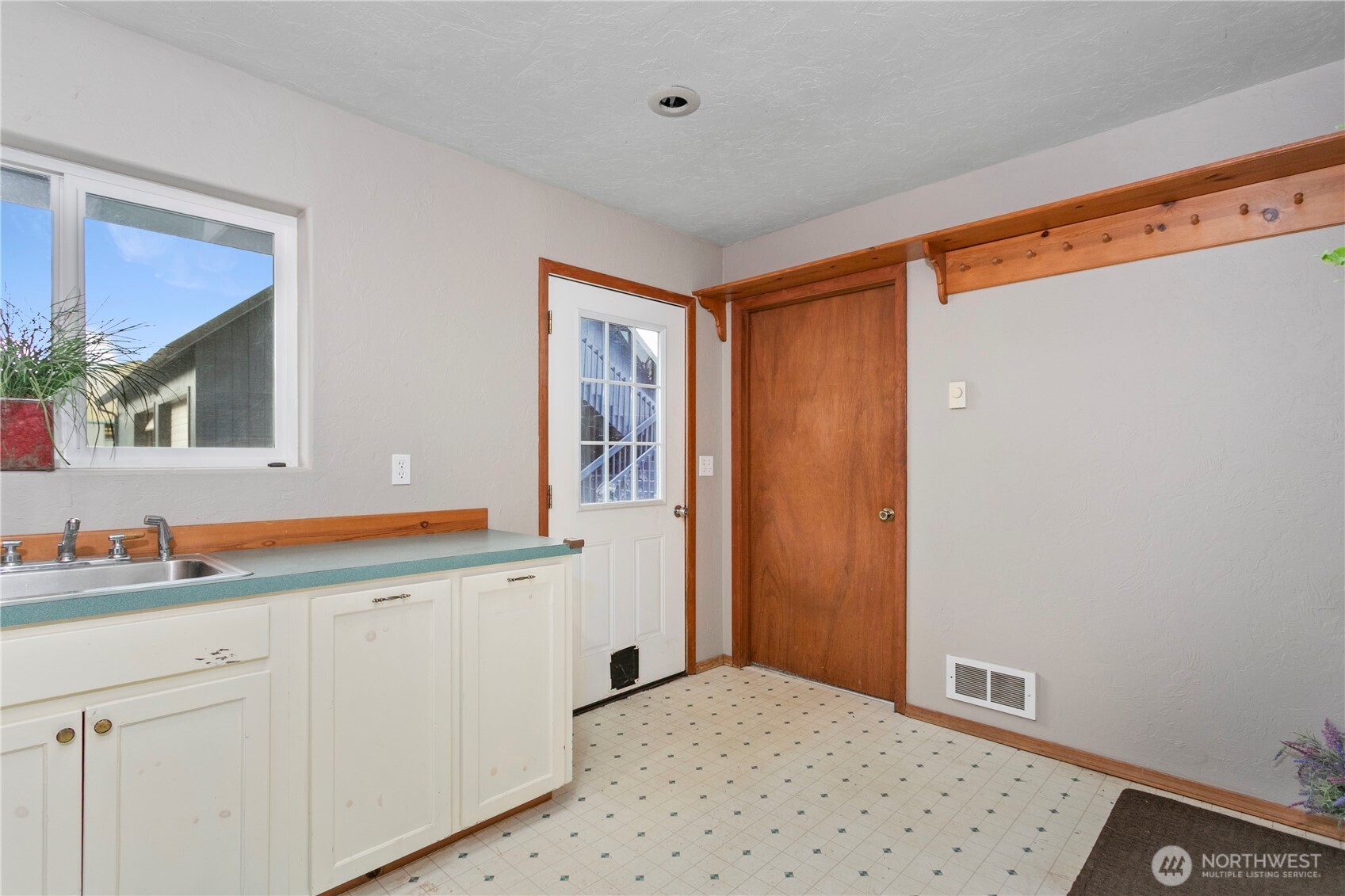 295 Kangas Road Toledo WA 98591