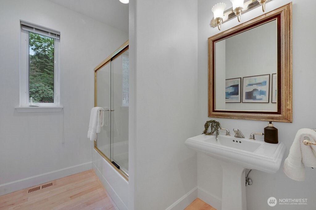 654 9th Court Fox Island WA 98333