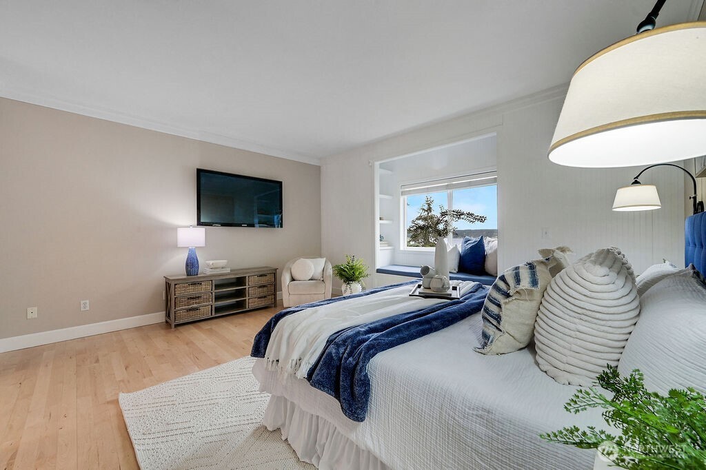 654 9th Court Fox Island WA 98333