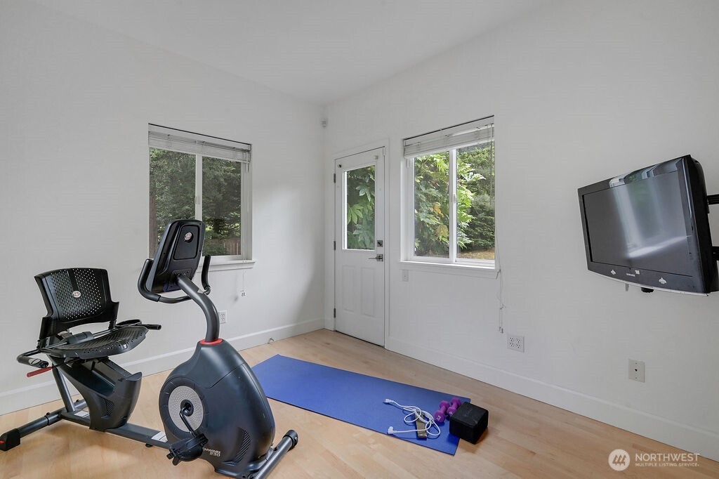 654 9th Court Fox Island WA 98333