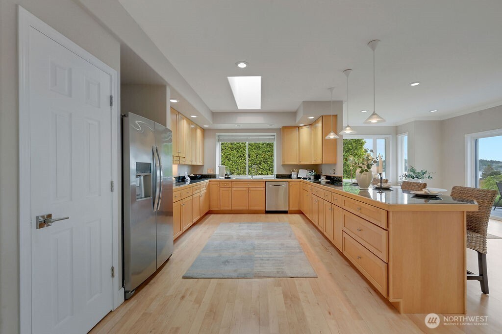 654 9th Court Fox Island WA 98333