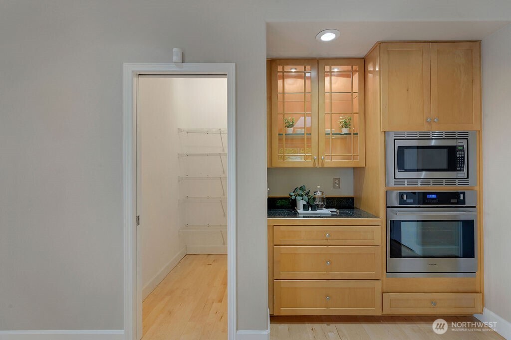654 9th Court Fox Island WA 98333