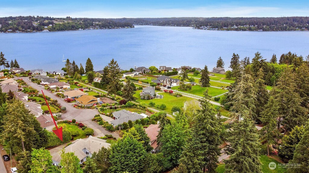 654 9th Court Fox Island WA 98333