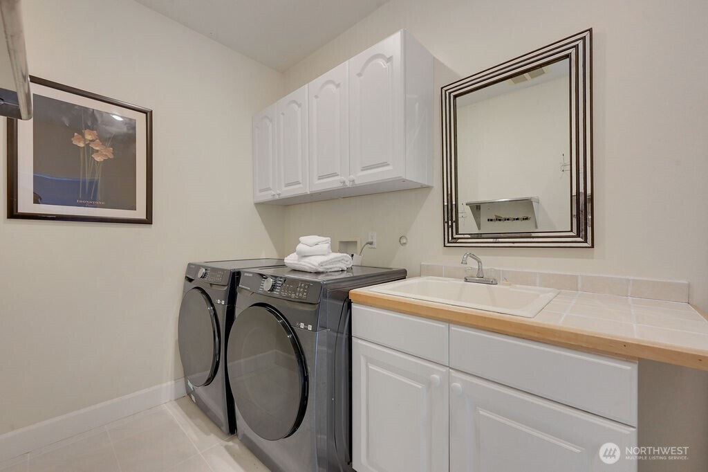 654 9th Court Fox Island WA 98333