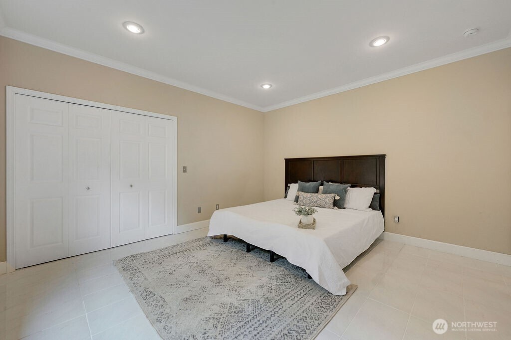 654 9th Court Fox Island WA 98333