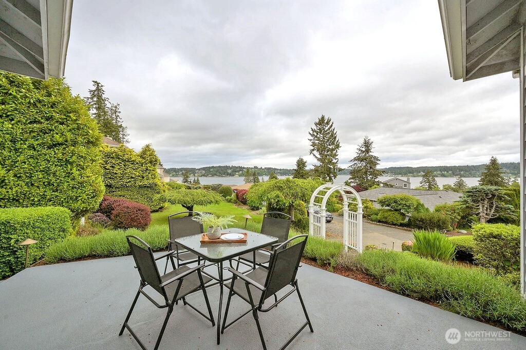 654 9th Court Fox Island WA 98333