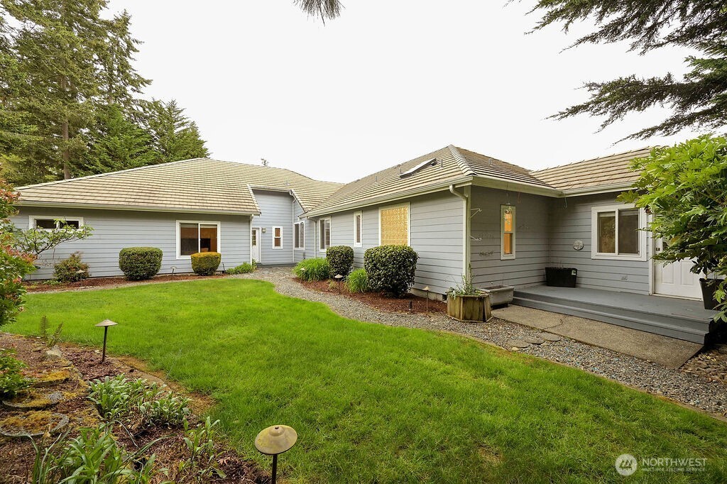 654 9th Court Fox Island WA 98333