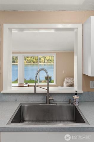 9139 SW Bayview Drive Vashon WA 98070