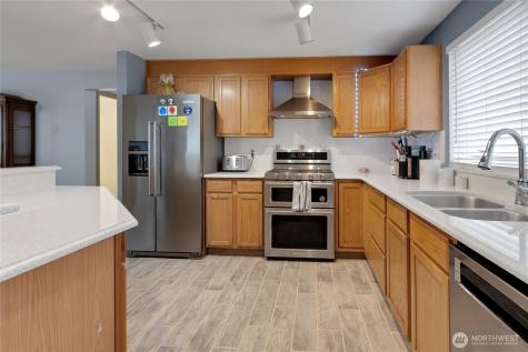 704 29th Avenue SE Puyallup WA 98374