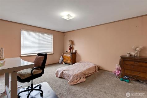 704 29th Avenue SE Puyallup WA 98374