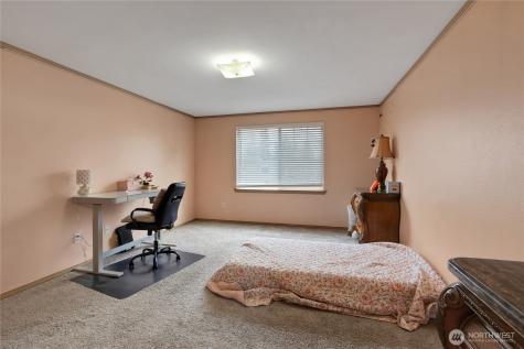 704 29th Avenue SE Puyallup WA 98374