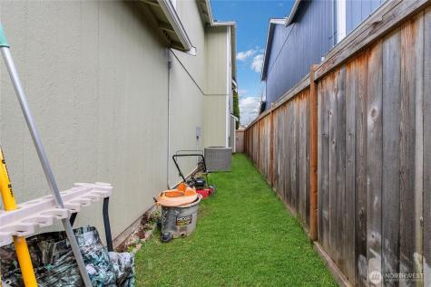 704 29th Avenue SE Puyallup WA 98374