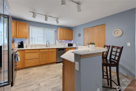 704 29th Avenue SE Puyallup WA 98374