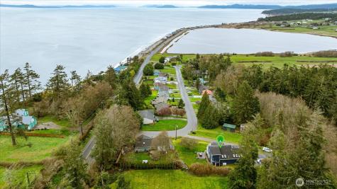 2011 Sandusky Road Oak Harbor WA 98277