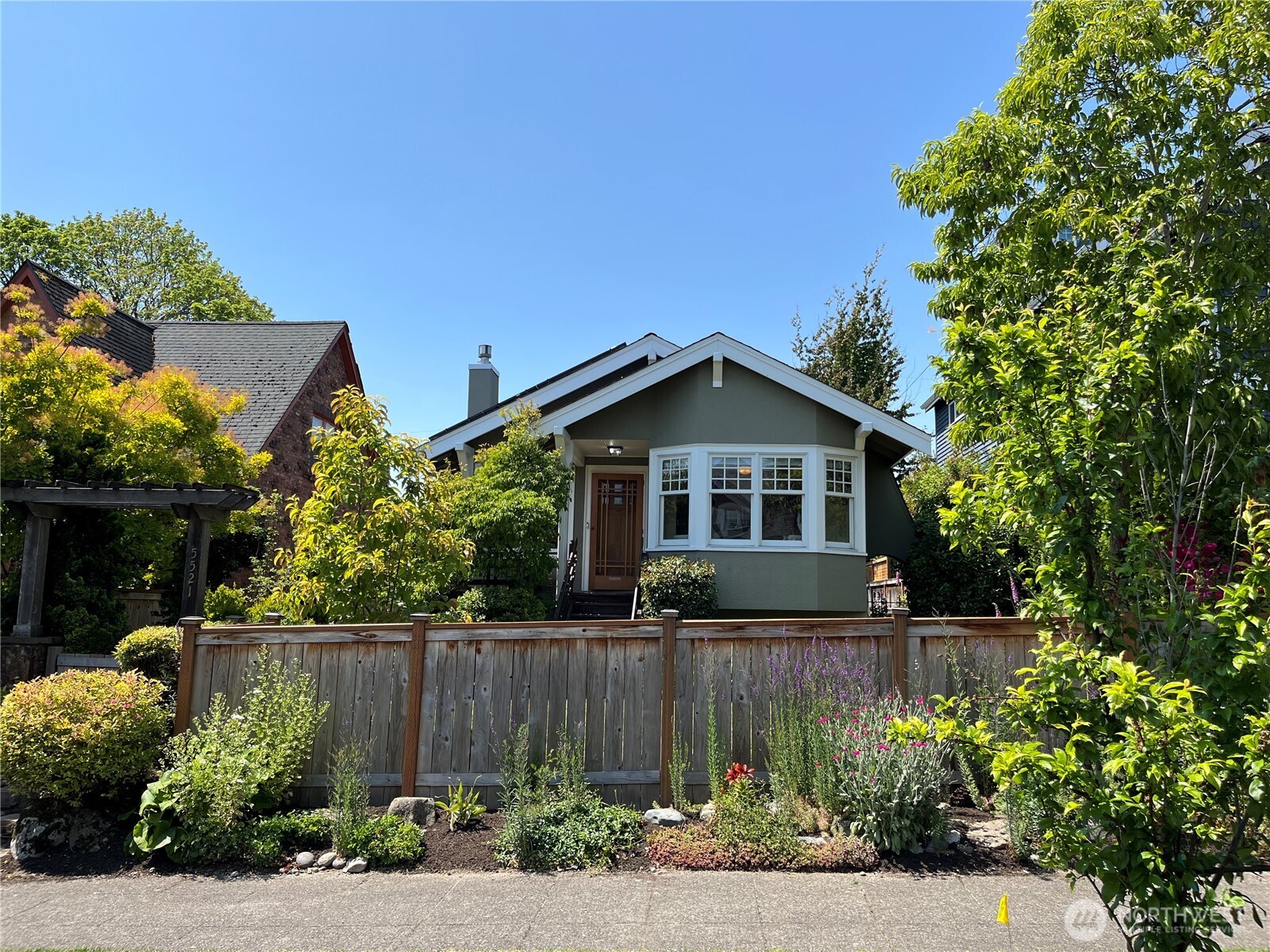5521 34th Avenue NE Seattle WA 98105