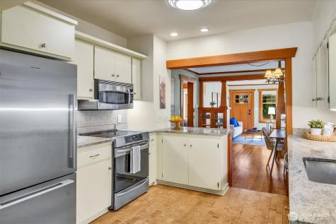 5521 34th Avenue NE Seattle WA 98105