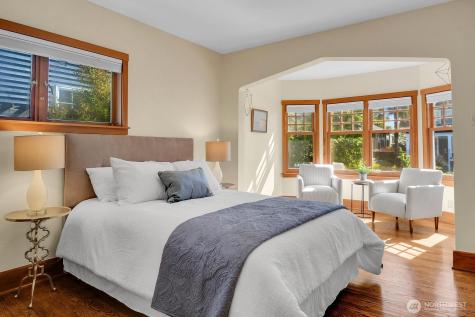5521 34th Avenue NE Seattle WA 98105