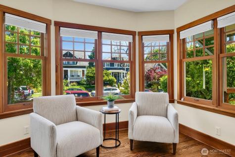 5521 34th Avenue NE Seattle WA 98105