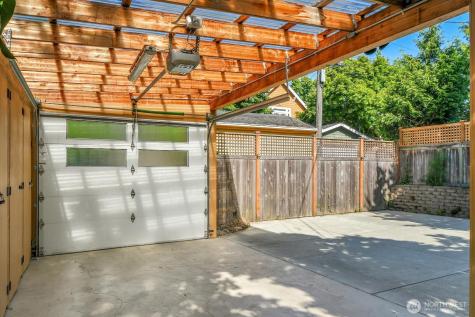 5521 34th Avenue NE Seattle WA 98105