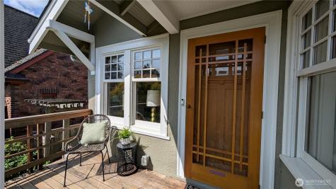 5521 34th Avenue NE Seattle WA 98105